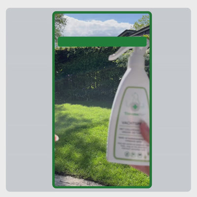 Video-uitleg van de toepassing van TraumaPet Vachtspray,gelijkmatig sprayen en zacht inmasseren voor optimale werking.