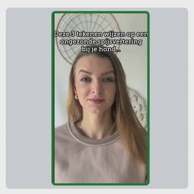 Video met uitleg over het gebruik van Pet-Gen Zeoliet: juiste dosering afmeten, mengen met voer en dagelijks toedienen.