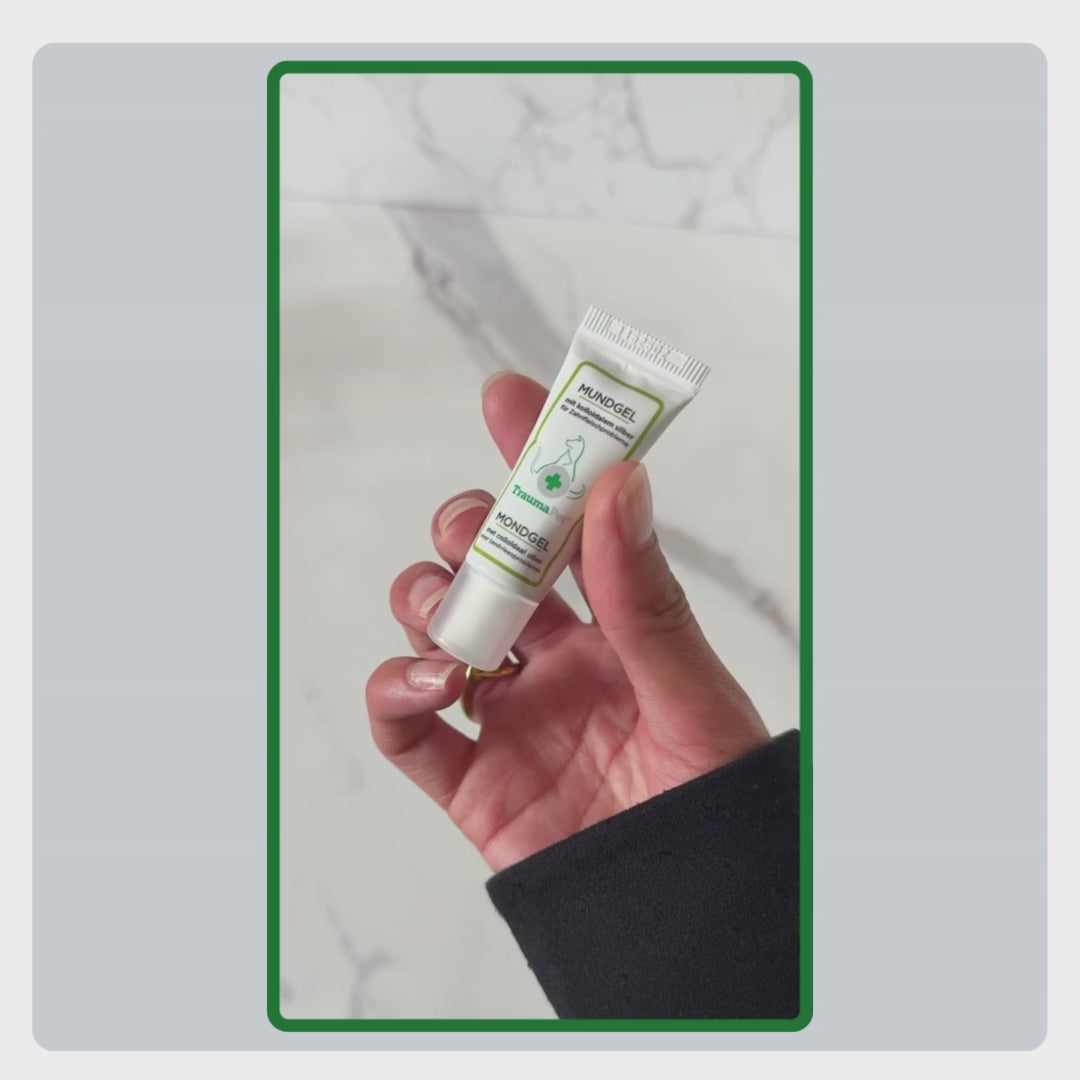 Video met uitleg over het gebruik van TraumaPet mondgel: gel voorzichtig aanbrengen op tandvlees of mondwond en één tot twee keer per dag herhalen.