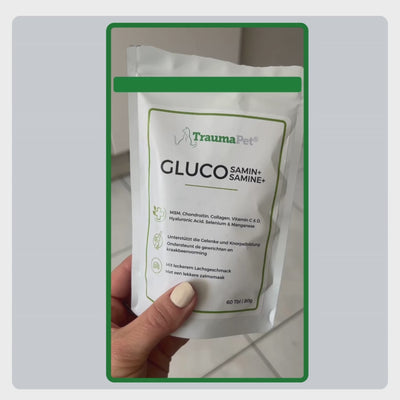 Video-uitleg hoe TraumaPet Glucosamine+ correct wordt gebruikt. Juiste dosering bepalen, mengen met voer en dagelijks toedienen voor optimale gewrichtsondersteuning.